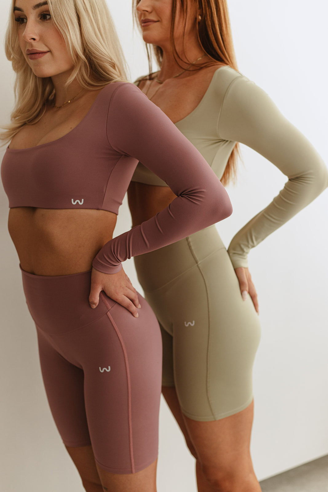 Krátky top s dlouhým rukávem CONFIDENCE ACAI